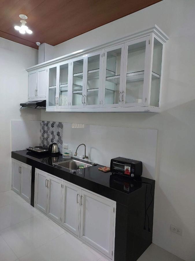 Flb Apartelle Los Banos Los Banos  Buitenkant foto