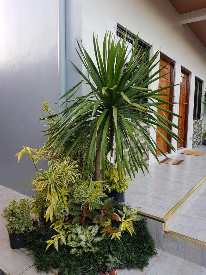 Flb Apartelle Los Banos Los Banos  Buitenkant foto